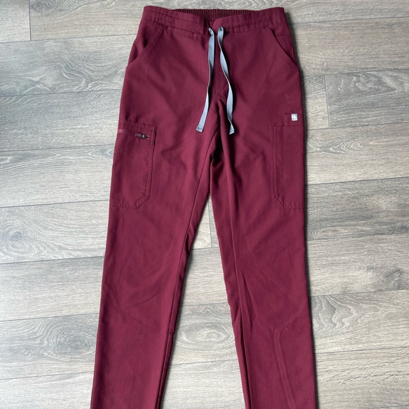 Figs Yola Burgundy XXS Tall - Picture 2 of 5